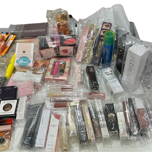 Beauty Mystery Box - Picture 4 of 10